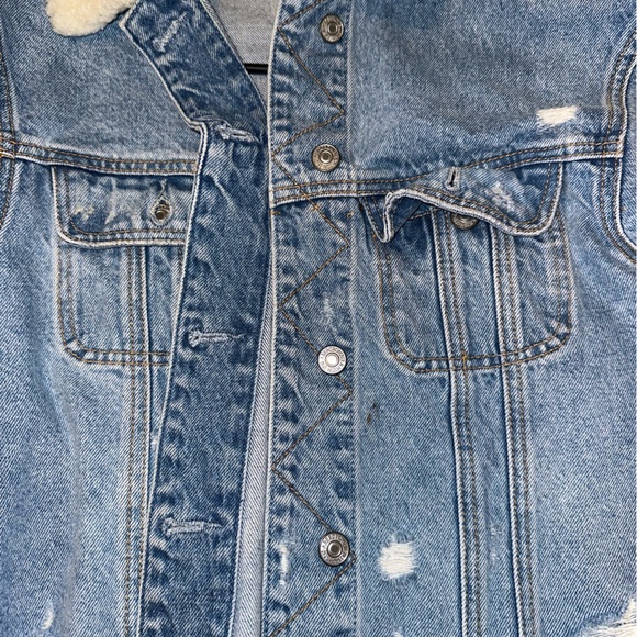 Abercrombie and Fitch Cropped Denim Jacket - Picture 4 of 5